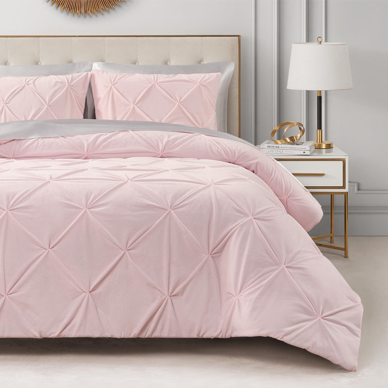 Kiss Pleat Micromink Comforter Set