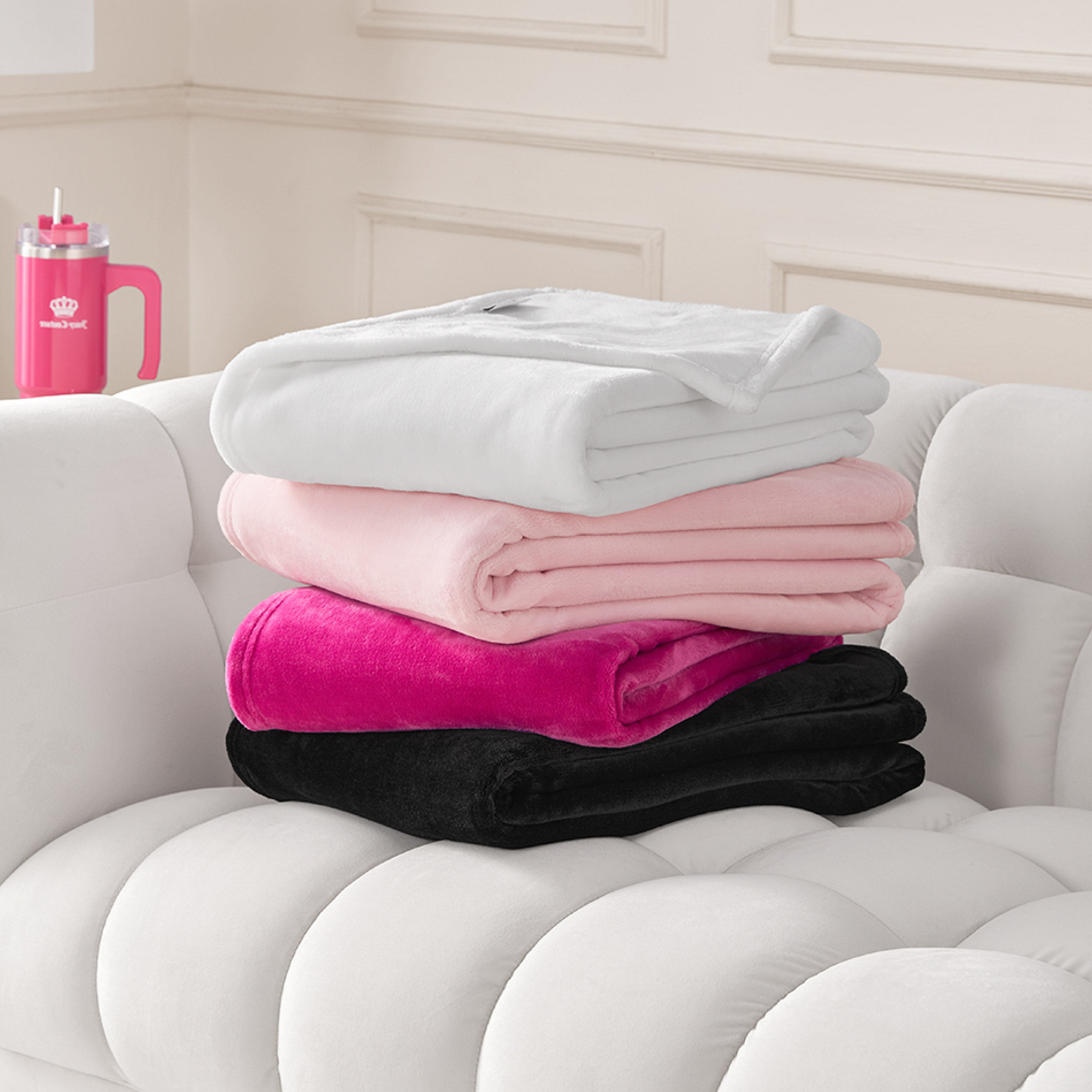 JUICYCOUTUREジューシークチュールUS限定softフリースブランケット Solid Plush Throw Blanket - Juicy Couture