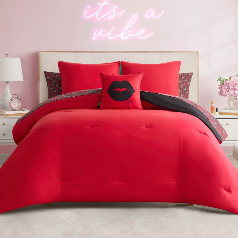 Cheetah Rebel Lips Solid Reversible Bed in a Bag Bedding Set